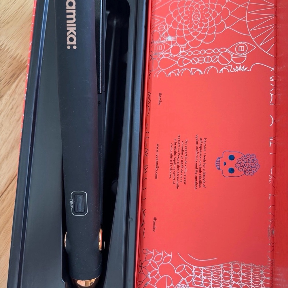 Amika Black and Gold Hair Straightener